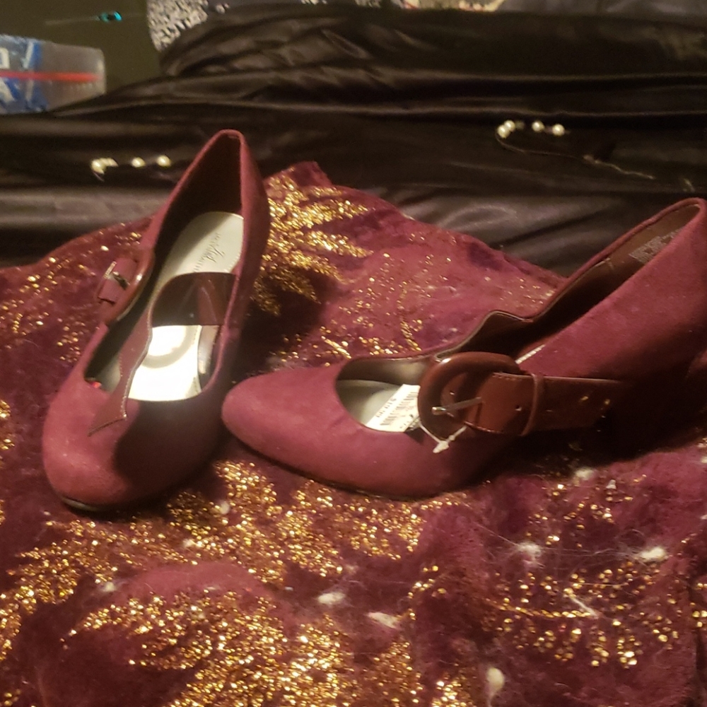 Shoes - Picture 5 of 13